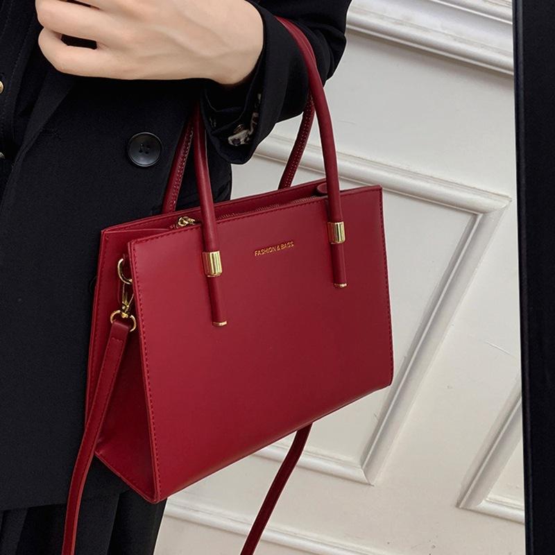 2025 New Autumn Winter Fashion Women's Handheld Tote Bag Single Shoulder Red Elegant Bride Wedding Bag Box Bag