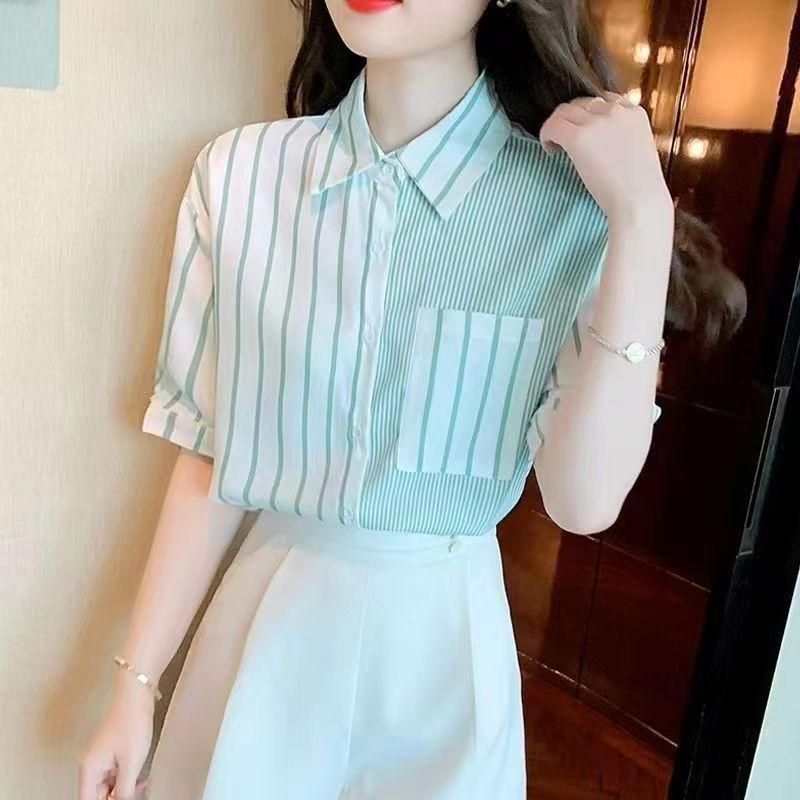 

Женский летний топ 2025 с полосатым принтом и воротником поло, приталенного кроя – Модный дизайн с коротким рукавом M