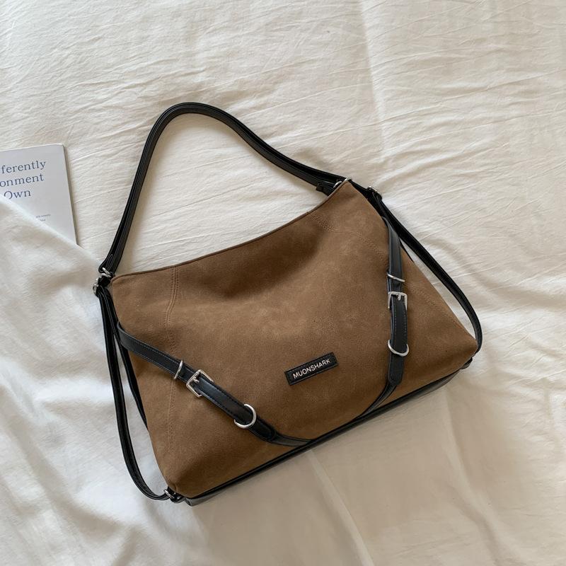 

2025 new autumn backpack women s fashion casual fashion large capacity high value simple commuter shoulder bag women