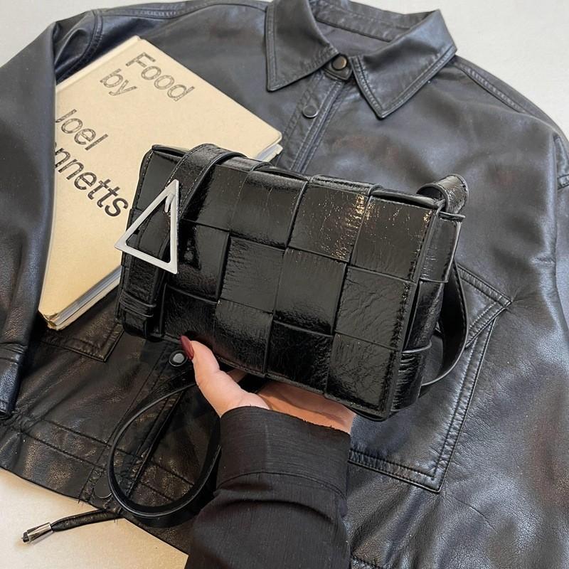 

IELGY Женская универсальная серебряная сумка через плечо, плетеная маленькая квадратная сумка премиум-класса чёрный