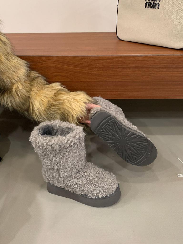 Lamb wool snow boots women's 2025 winter velvet thick-soled warm cotton boots new northeast cold-proof wool cotton shoes