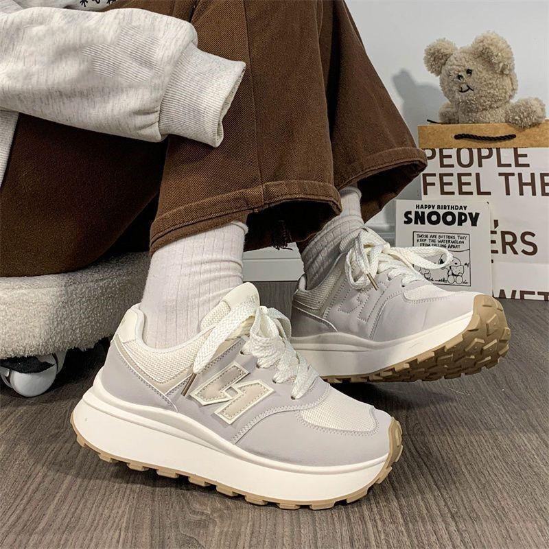 Sports and leisure shoes 2025 spring and autumn new fashion soft sole versatile dad shoes wear-resistant niche design little white shoes women