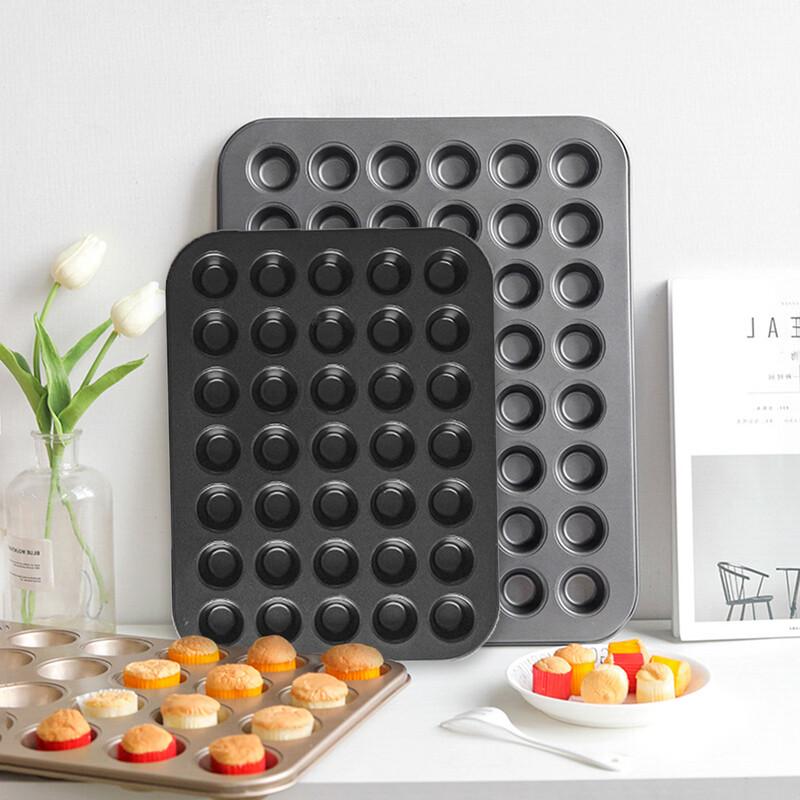 Backformen und Muffinpapierförmchen