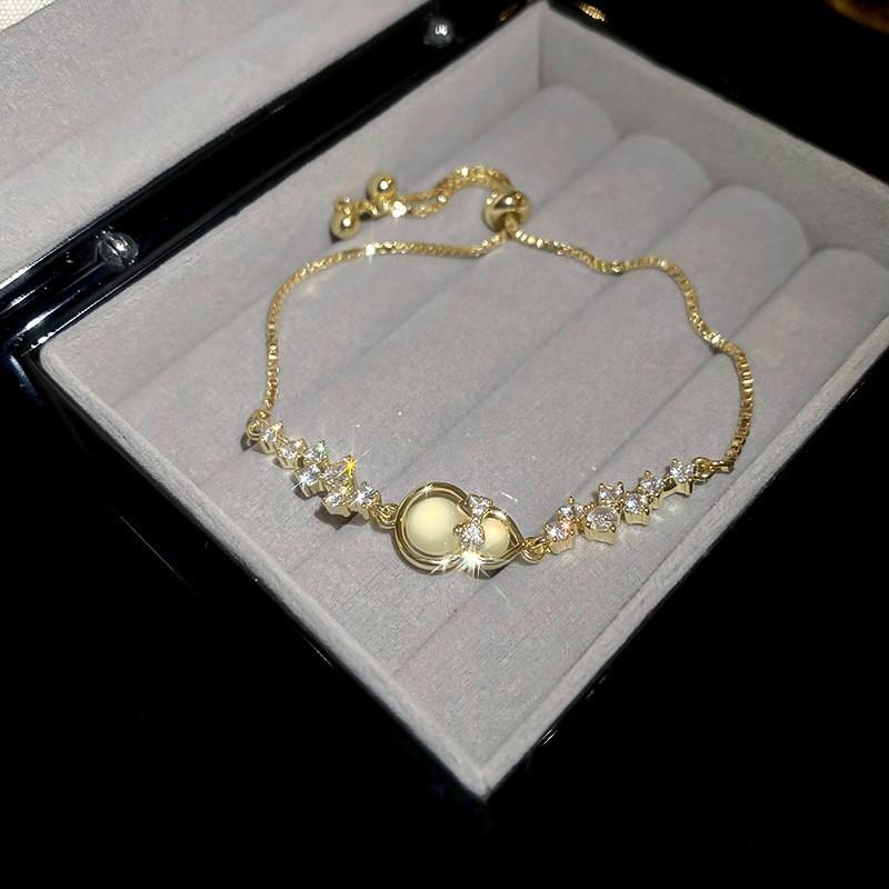 Exquisite Zirconia Star Flower Bracelet: Fashionable, Versatile, and Elegant Women's Hand Jewelry