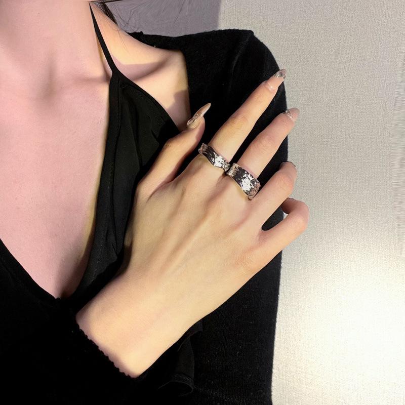 Irregular Pleated Open Adjustable Women's Index Finger Ring – Korean Dark Style, Niche Feel, Temperament, Versatile, Celebrity Style