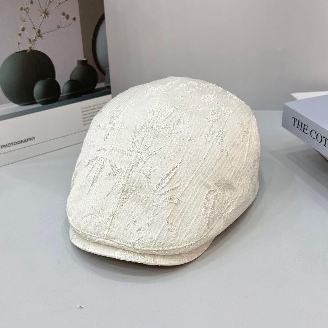 

Вышитая шапка спереди и сзади может носить летний берет корейской версии моды