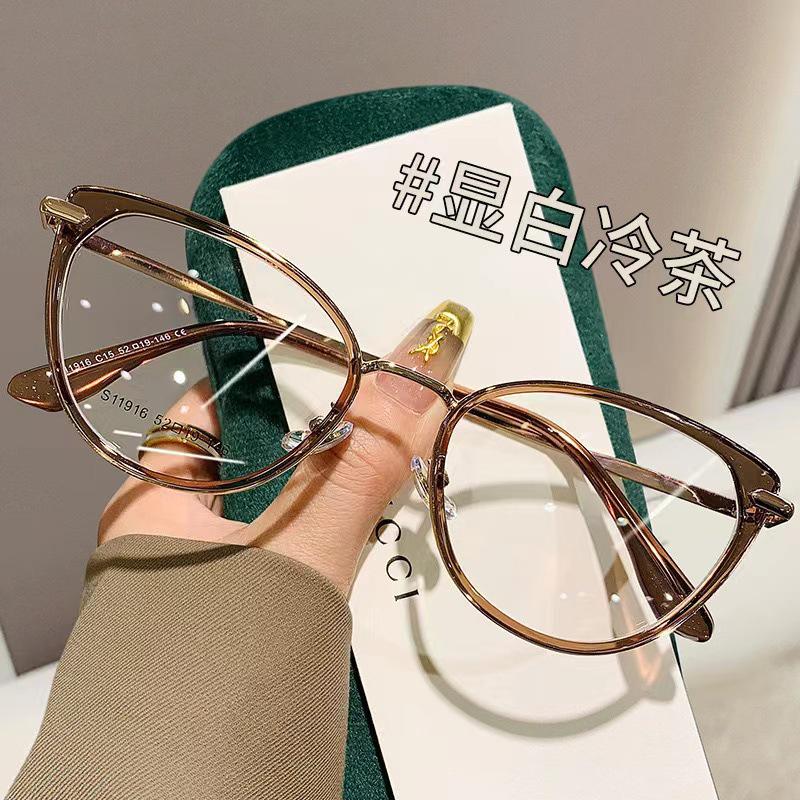 High-Definition Photochromic Cat Eye Glasses: Fashionable Anti-Blue Light, Versatile Eye Protection for Myopia
