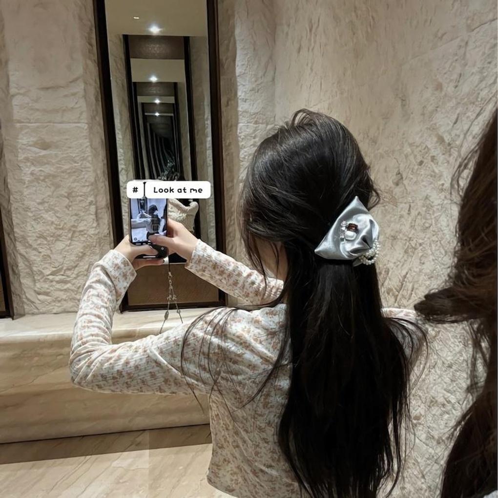 

Women s Cubic Pearl Ribbon Point Satin Hair Clip beige