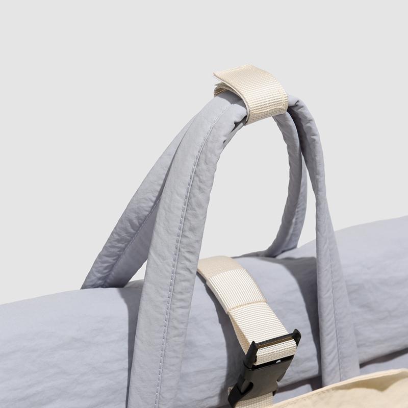 Zaino Elegante in Nylon con Chiusura Arrotolabile e Scomparti Multipli – Borsa da Viaggio Leggera e Resistente per Donne e Uomini