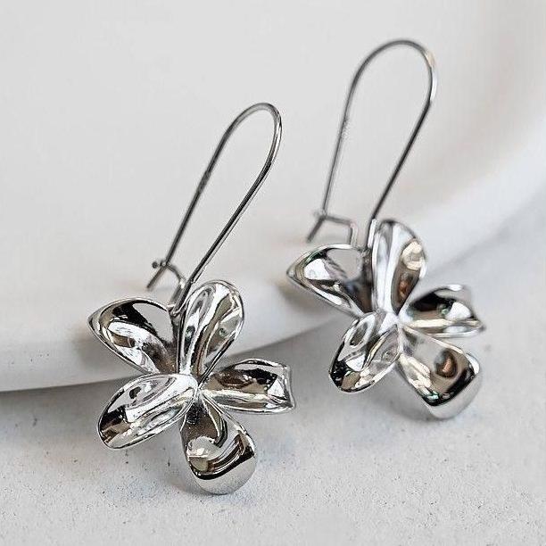 Minimalist Silver Flower Oval Earrings - Chic INS Vacation Style for Women
