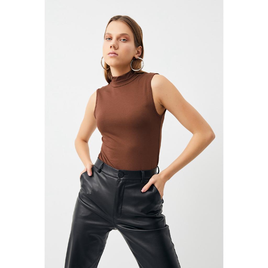 Dámské bílé tělo bez rukávů