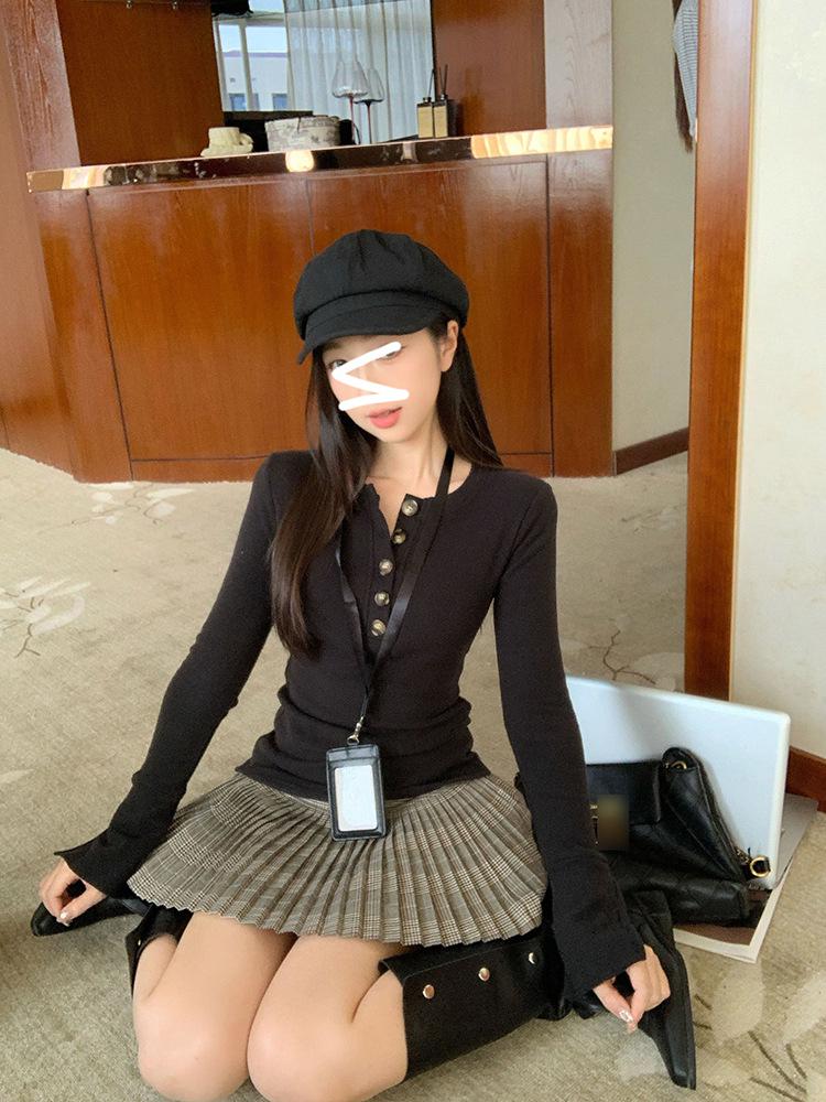 Spicy Girl Design V-Neck Button-Up Long-Sleeve Henley Top - Waist-Cinched, Slimming for Autumn/Winter