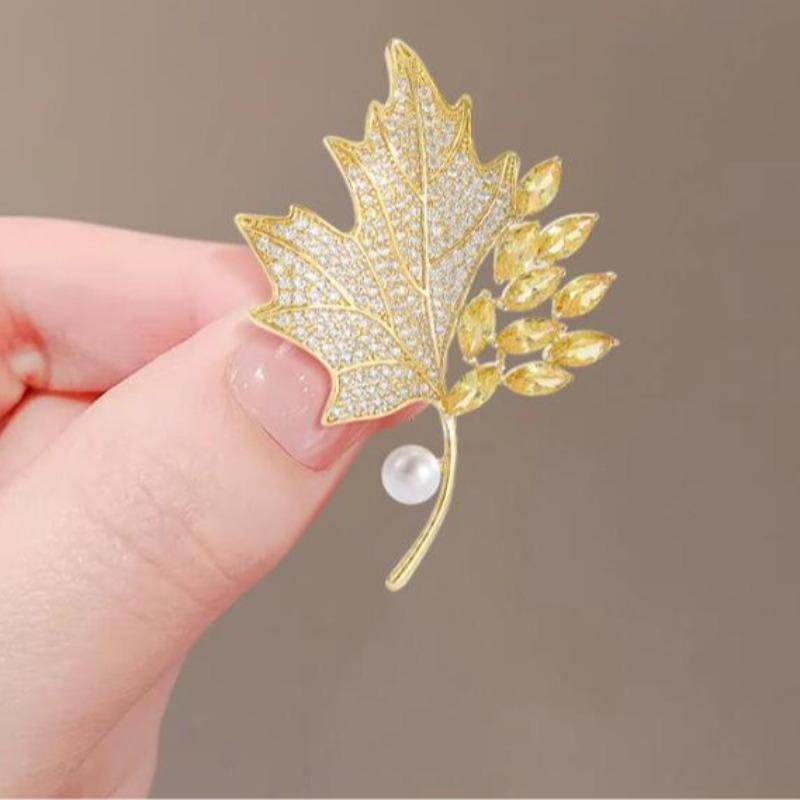 1Pc Classic Maple Leaves Brooch for Men Women Simple Plant Brooches Pins Jewelry Trendy Accessories Summer Holiday Gifts