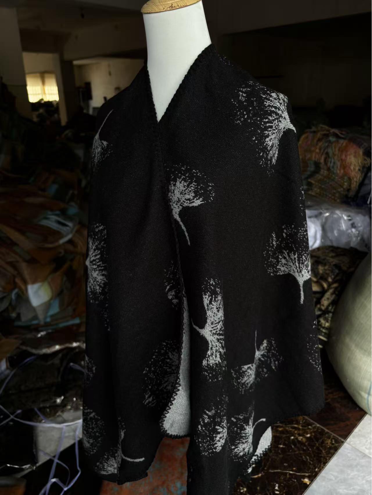 Women s Ethnic Ginkgo Leaf Shawl, Double-Sided Faux Cashmere Cape for Autumn/Winter. 130*150 cm чёрный/белый