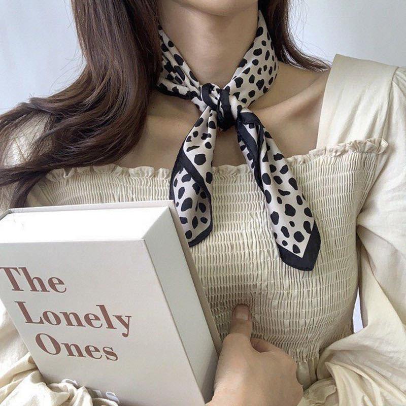 Keep Korean retro foreign style color scheme spring and autumn small square scarf silk scarf women's scarf versatile trench coat shirt decorative scar