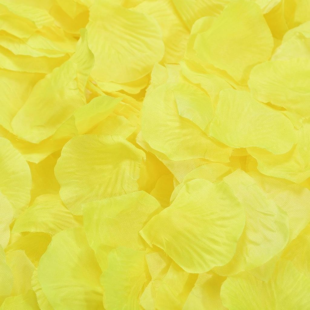100pcs Reusable Artificial Rose Petals Decoration for Elegant Wedding Arrangement and Romantical Evening Party Setups
