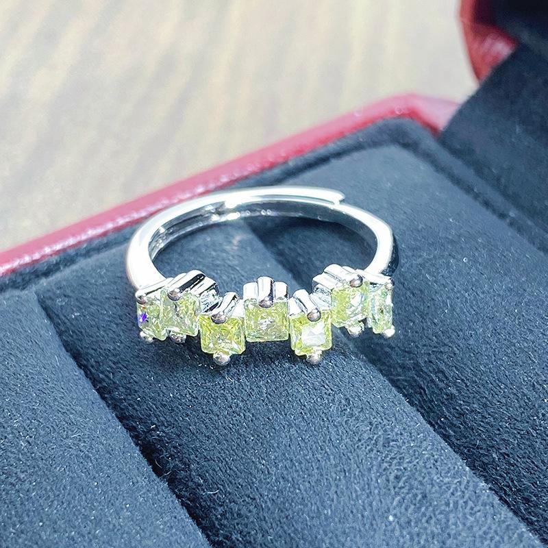 Small Fresh Yellow-Green Zircon Butterfly Flower Row Diamond Ring, Cool Feeling, Light Luxury, High Sense, Niche Colored Treasure Ring Woman