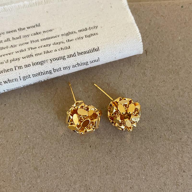 

High-End Metal Sequin Stud Earrings & Versatile Choker Sweater Chain for Women