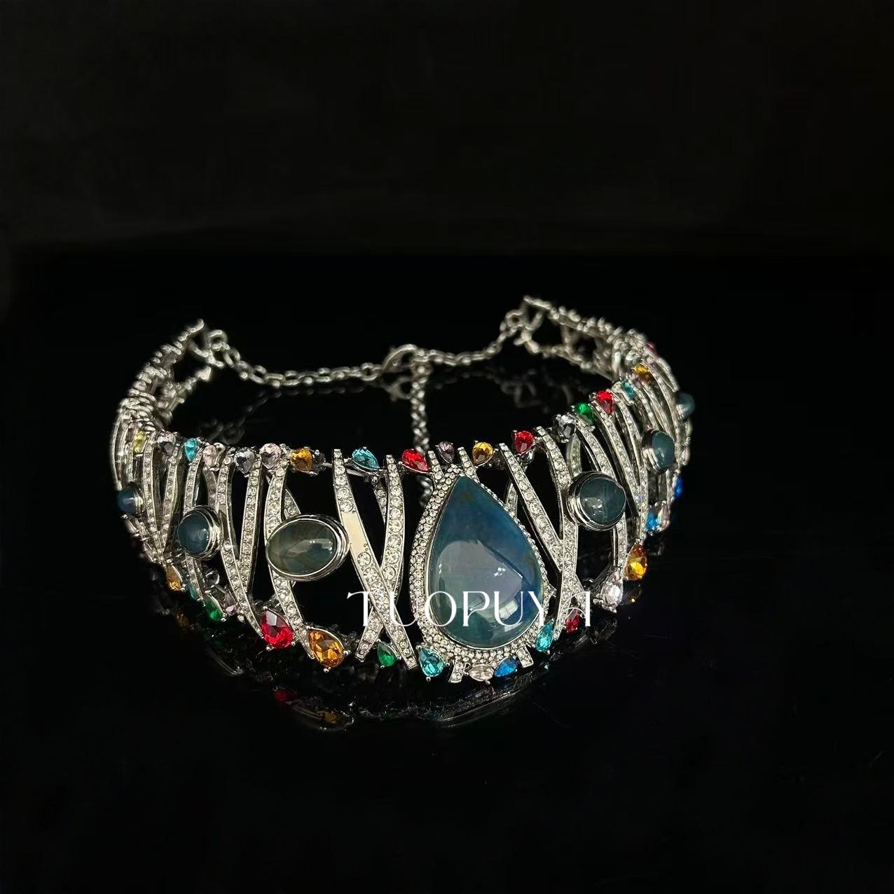 Fashion Vintage Crystal Necklace Alloy Gold Inlaid Rhinestone Colored Pendant Accessories