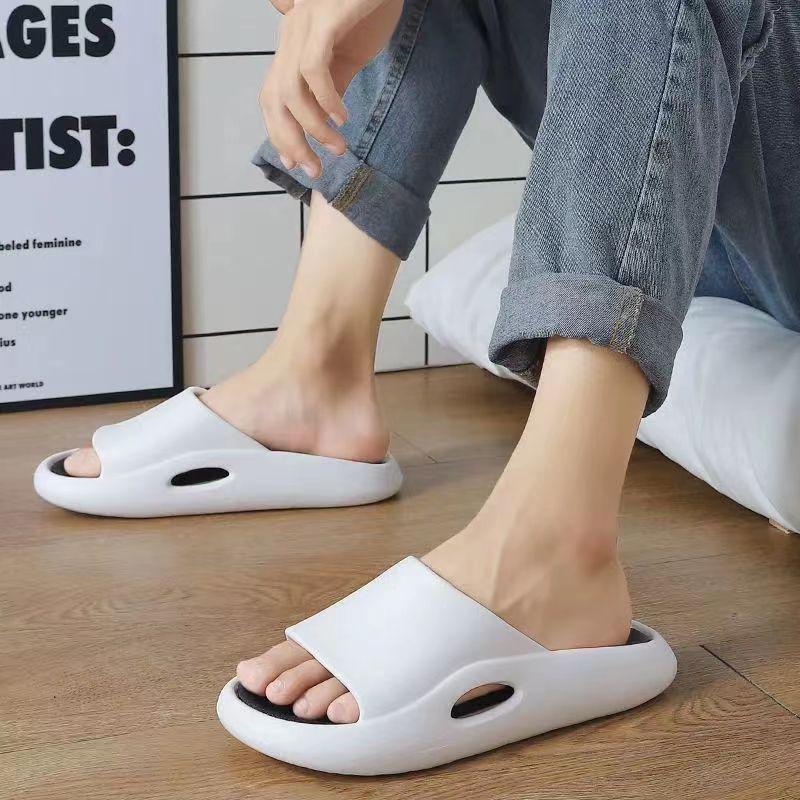 Men's Non-Slip Korean-Style Summer Slippers: Fashionable, Versatile, Casual, and Comfortable Thick-Soled Footwear for Home.