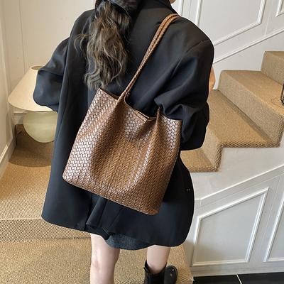 Autumn Retro Large-capacity Bag Women's New Fashion Woven Pattern Shoulder Bag Work Tote Bag