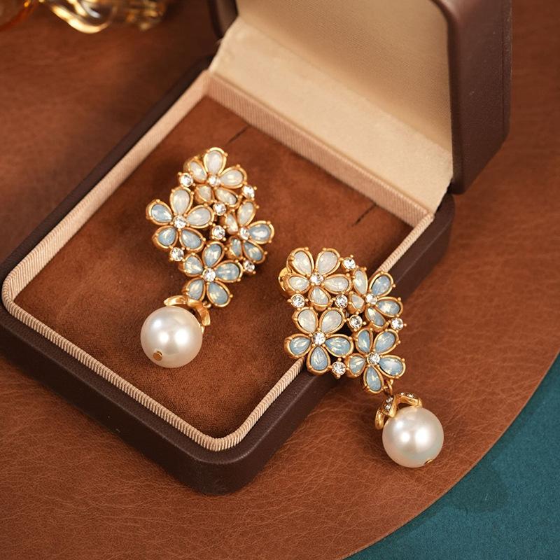 Diamond Flower Pearl Pendant Earrings Korean Light Luxury Sweet High-end Stud Earrings Niche Fashion Earrings Women