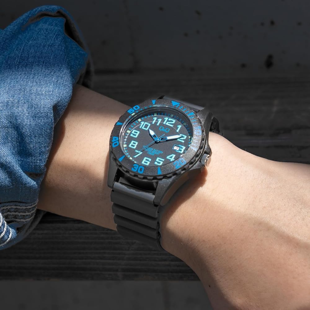 Citizen Q&Q Analog Watch 10-Year Battery Life 10 ATM Water Resistant Date Display Men's Blue Rubber Band