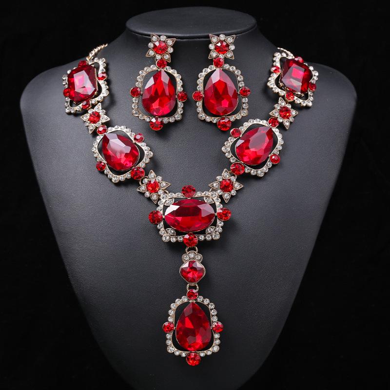 Retro Exaggerated Necklace Set: Large Gemstone Clavicle Chains for Women