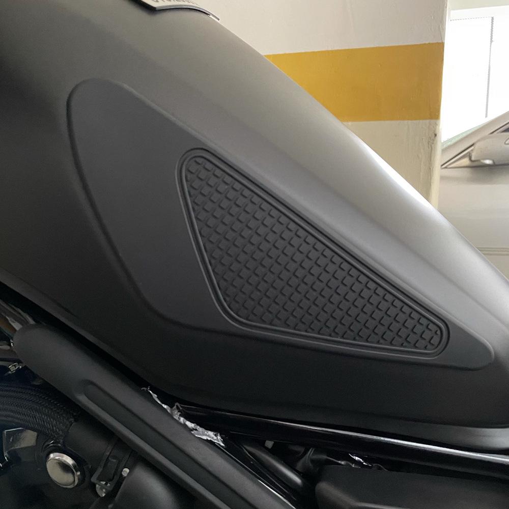 Honda REBEL CM500/300 Modifikovaná Protiskluzová Gumová Ochranná Nálepka na Palivovou Nádrž