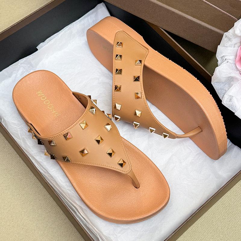 

2025 new flip-flops for women, fashionable and casual outer wear, thick-soled wear-resistant beach flat-bottomed cool slippers for women 40 [one size smaller] коричневый