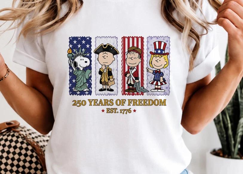 Snoopy 250 Years of Freedom T-Shirt Patriotic USA Independence Day Graphic Tee M