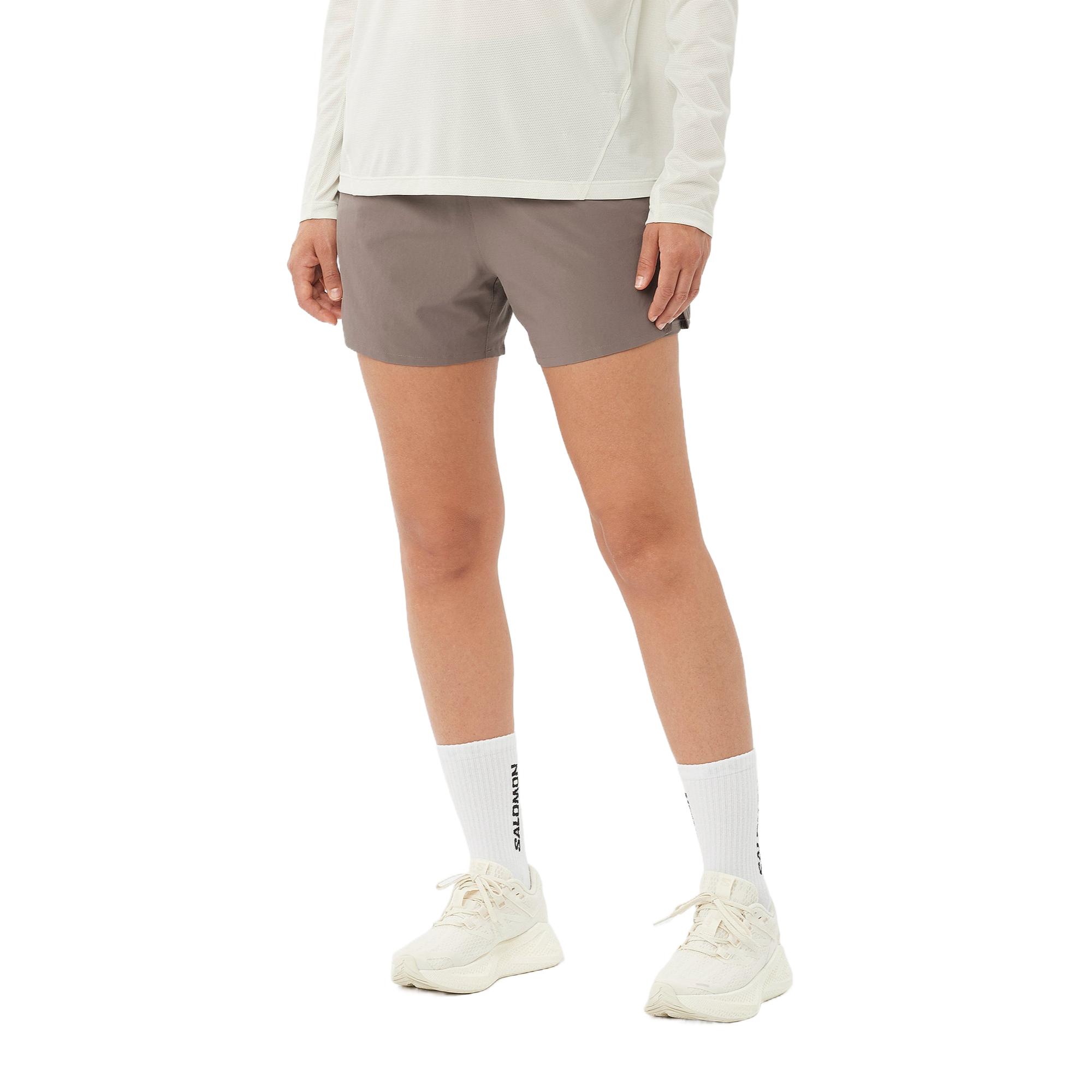 

Salomon Shakeout Core 2 In 1 Breathable Comfortable Soft Skin Friendly Three Quarter Casual Shorts Women shorts Iron-Gray C24524 S