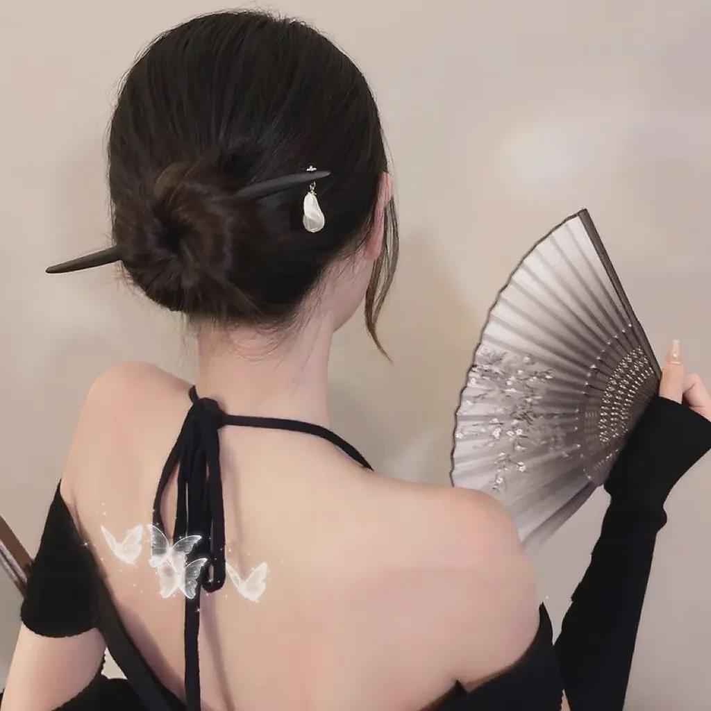 Barockperle Unregelmäßige Sandelholz Haarnadel – Antiker Chinesischer Stil