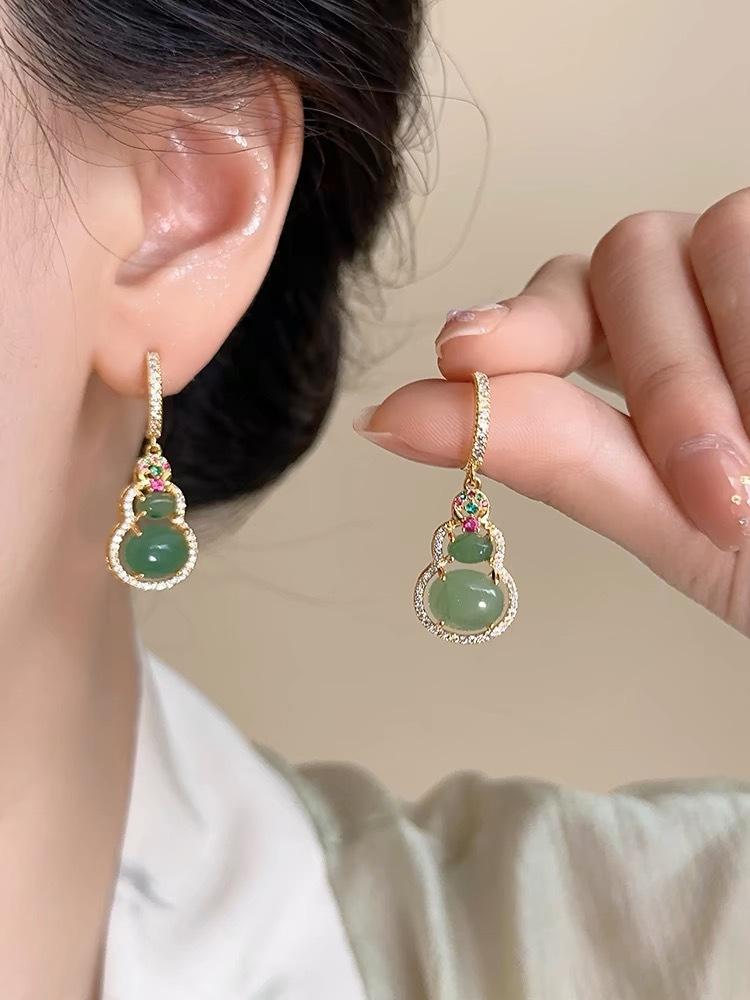 New Chinese-style pink gourd ear clips without ear piercings, fashionable retro ear buckles, long earrings, high-end mosquito coil disc earrings.