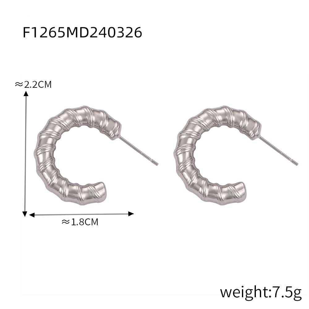 Gold-Plated Ribbed Titanium Steel C-Shaped Earrings: Cool, Minimalist, Personalized Ear Jewelry