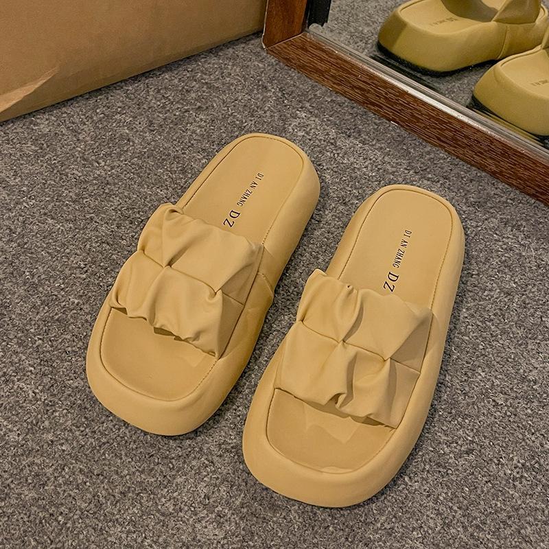 Cool slippers women's summer wear 2025 new platform casual beach sandals fashionable women's maternity bread one-word drag
