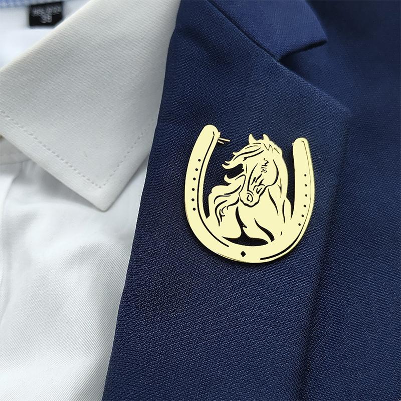 Western-Style Horseshoe Brooch Hollow-Out Horse Metal Pin Denim Backpack Embellishment Outdoor Casual Pins Accessory 1Pc