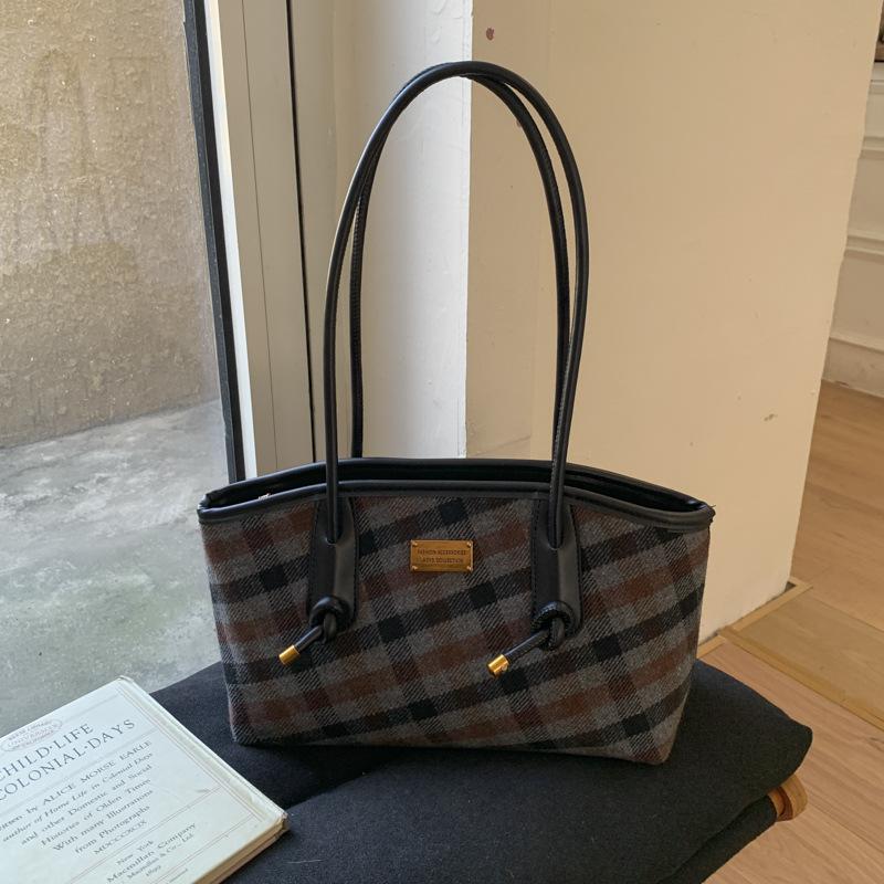 College-style Patterned Bag, Casual Single-shoulder Bag, Women's High-end Commuting Large-capacity Tote Bag