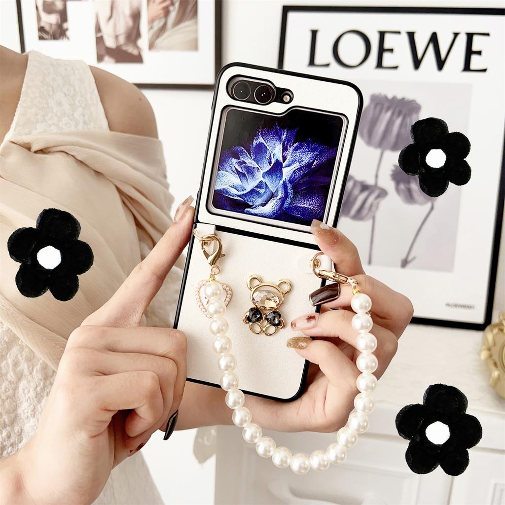 Luxury Cute Cartoon Heart Bow Rabbit Pearl Bracelet Phone Case for Samsung Z Flip 5 Z Flip 4 Zflip3 Shockproof Back Cover