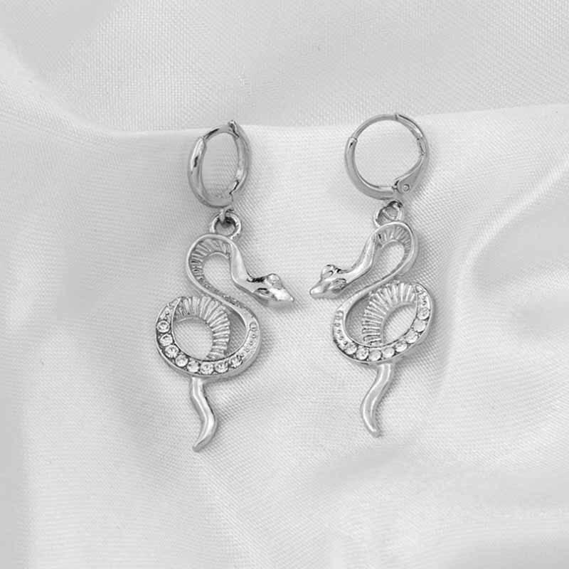 New Stylish Snake-Shaped European & American Earrings: Cold Style, Diamond-Embellished, Fashionable Long Design, Perfect for Trendsetters.