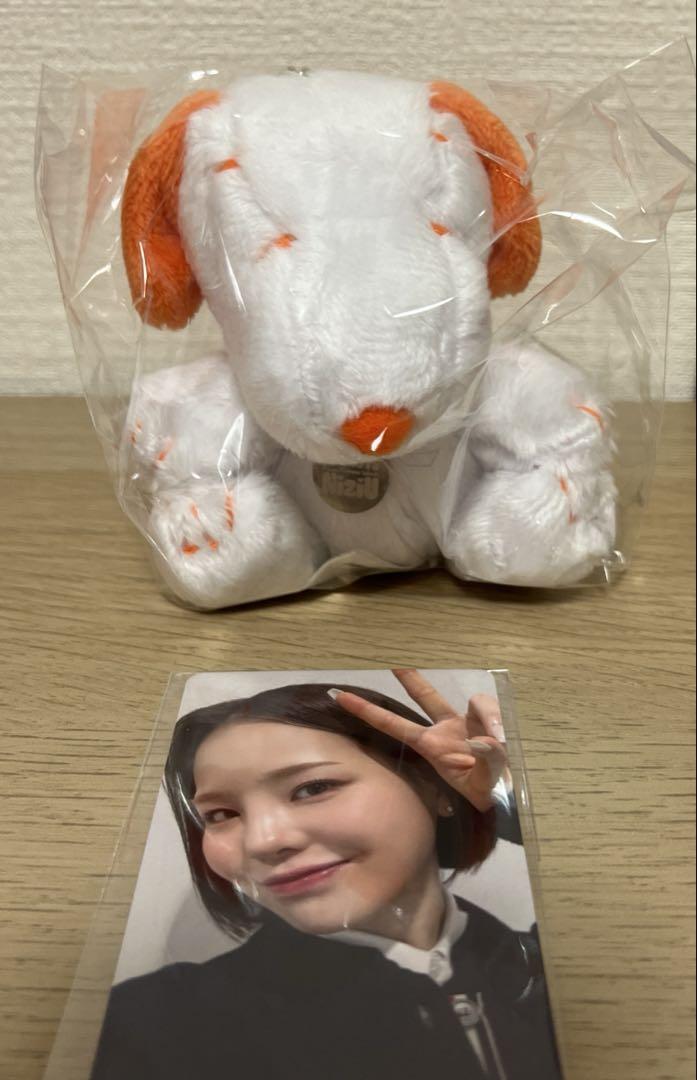 

[USED] NiziU Snoopy bag charm (no box) with trading card