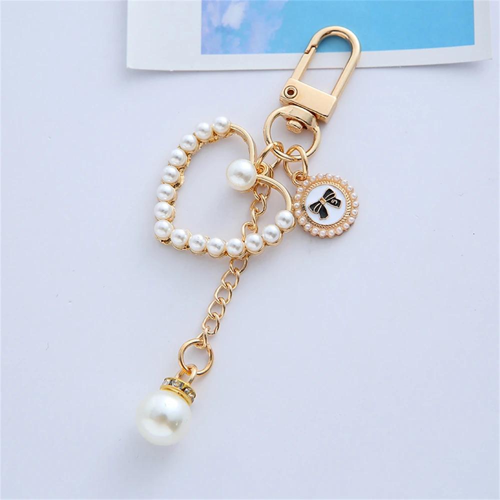 Fashion Artificial Pearl Rose Keychains Metal Hangtag Pendant for Women Earphone Purse Bag Key Holder Accessories Jewelry Gift