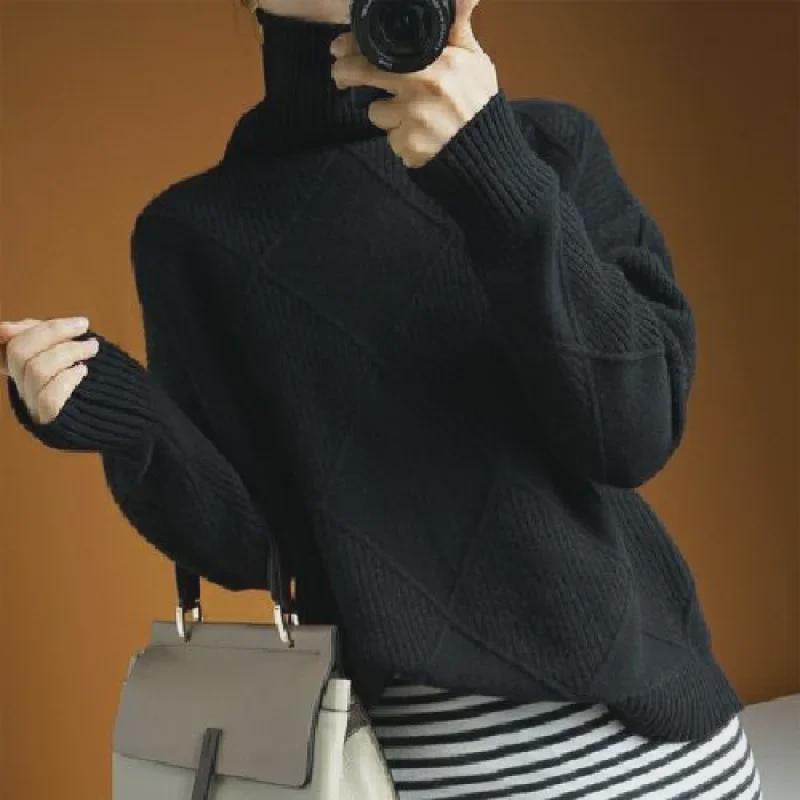 

Женский свитер оверсайз с толстым воротником-стойкой для осени и зимы