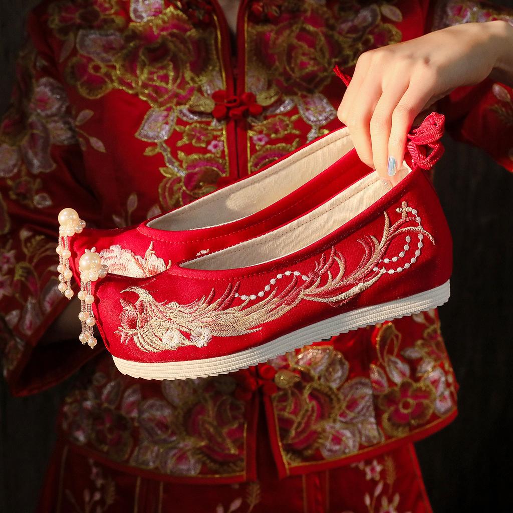 Elegant Embroidered Flower Shoes Hanfu Style Women's High-Rise Shoes Cotton Lined Slip-On Traditional Chinese Costume Footwear