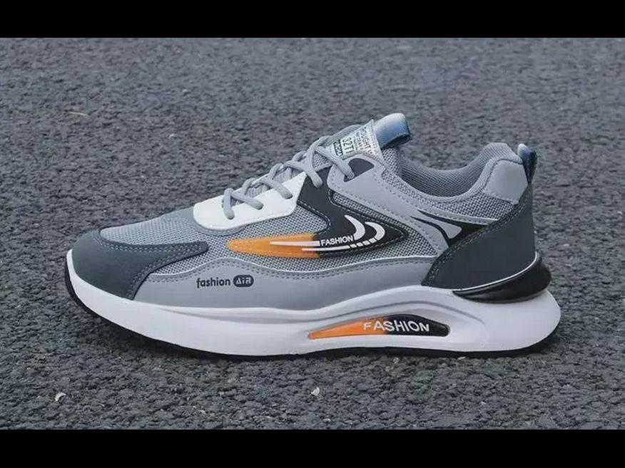 Atmungsaktive weiße Mesh-Sportschuhe mit dicken Sohlen