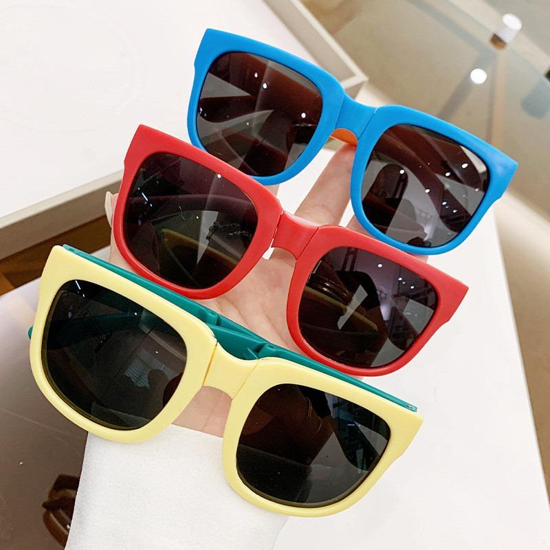 1 pair of foldable portable square frames suitable for daily wear with durable lenses