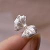 Creamy Style Bow Ring for Women, Exuding Elegant and Luxurious Sophistication. A Stylish Flower Accessory for The Index Finger.