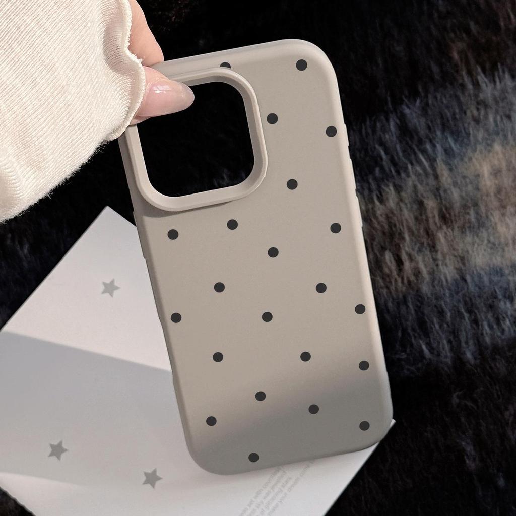 Proste czarne etui w kropki odpowiednie dla telefonów Apple