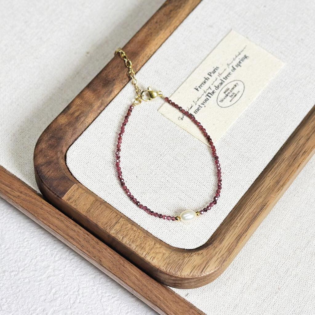Elegant Freshwater Pearl & Natural Stone Beaded Bracelet for Women, Ultra-Fine, Versatile Hand Jewelry.