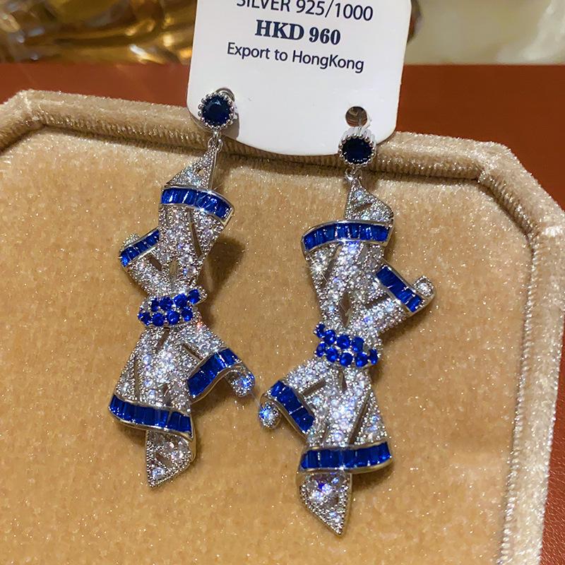 Orecchini Vintage a Forma di Pera con Perle e Intarsi di Diamanti - Stile Retrò, Lusso Leggero, Design di Alta Gamma